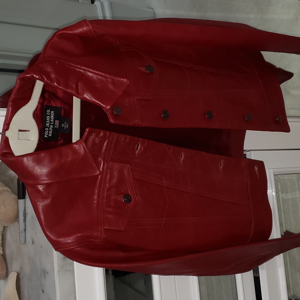 This WeekendCOPY - Nice nice leather coat. Looks red. But more a burgundy color.
